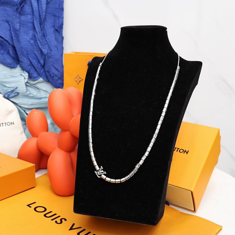 LV Necklace 03lyr636